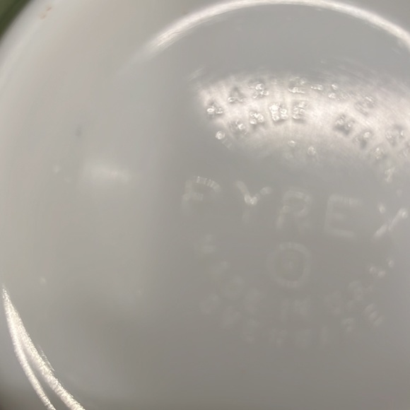 Vintage Pyrex 443 Bowl - Picture 4 of 6